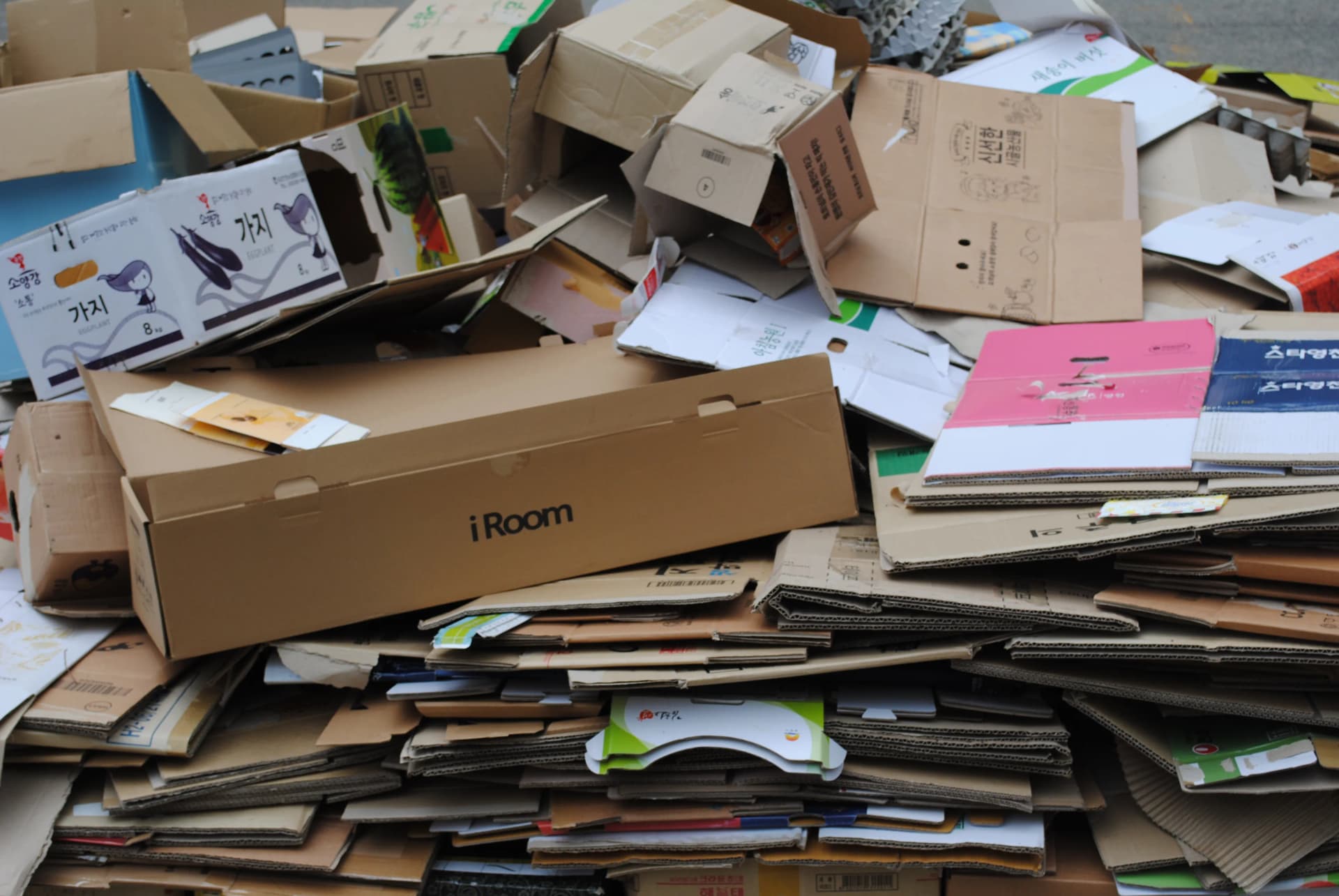 Sustainable Packaging Trends 2026: What Brands Need to Know | Awais Khadim Trends